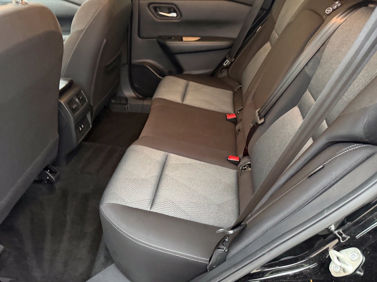 Certified 2025 Nissan Rogue SV FWD image 31