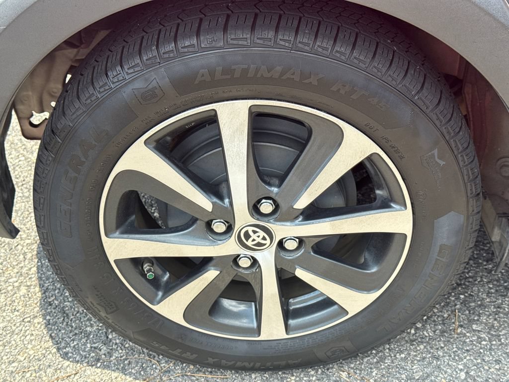 Used 2019 Toyota Prius C FWD image 17