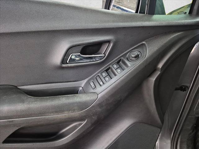 Used 2020 Chevrolet Trax LS w/ LPO, Protection Package FWD image 9