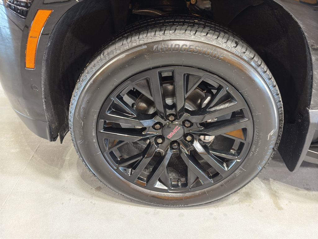 Used 2025 GMC Yukon XL Elevation w/ LPO, Elevation Black Package image 9