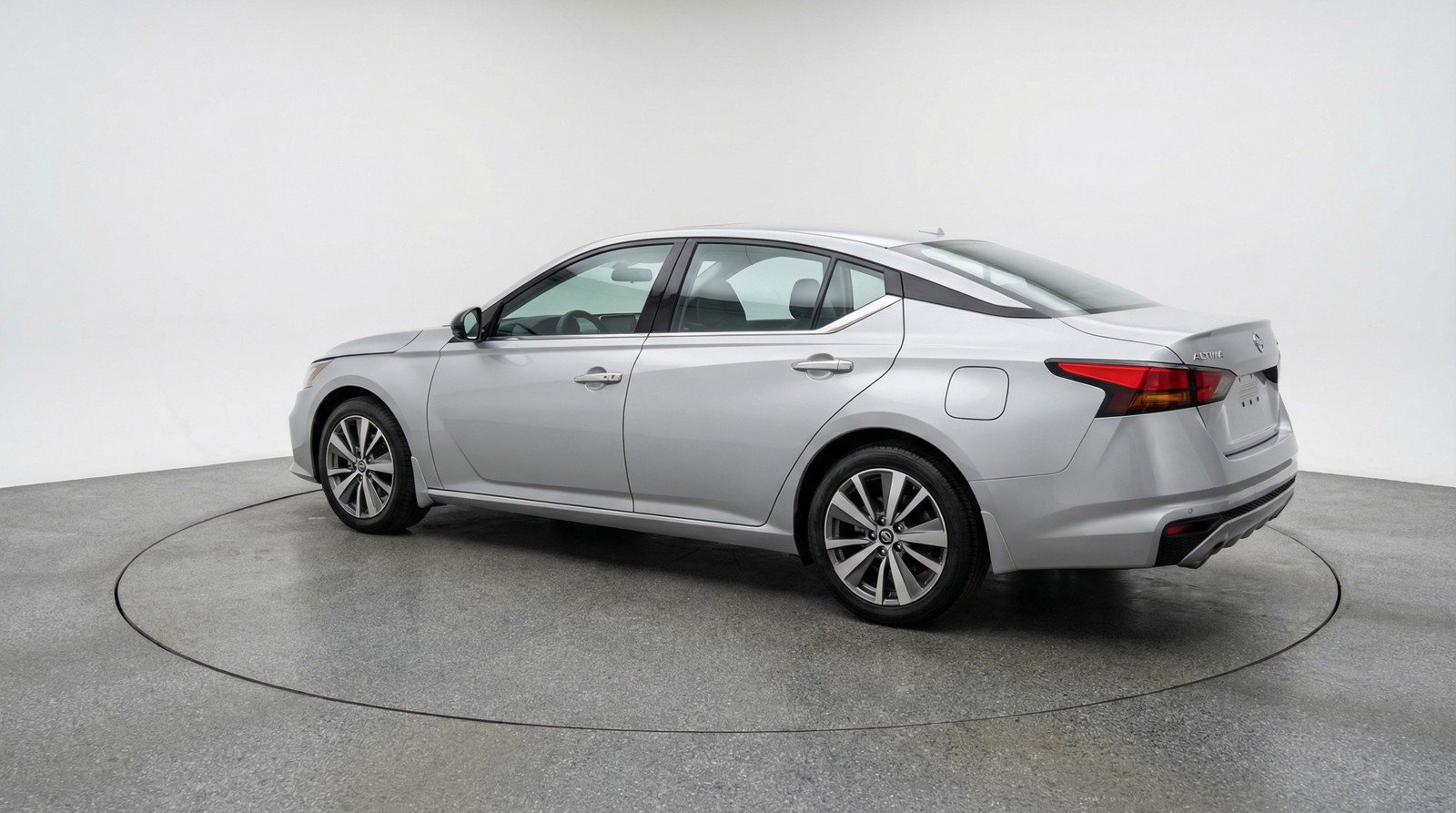 Used 2025 Nissan Altima 2.5 SV image 6