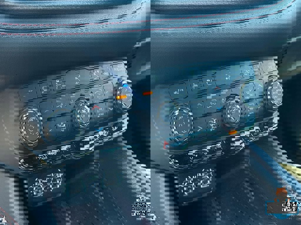 Certified 2025 Dodge Durango GT image 21