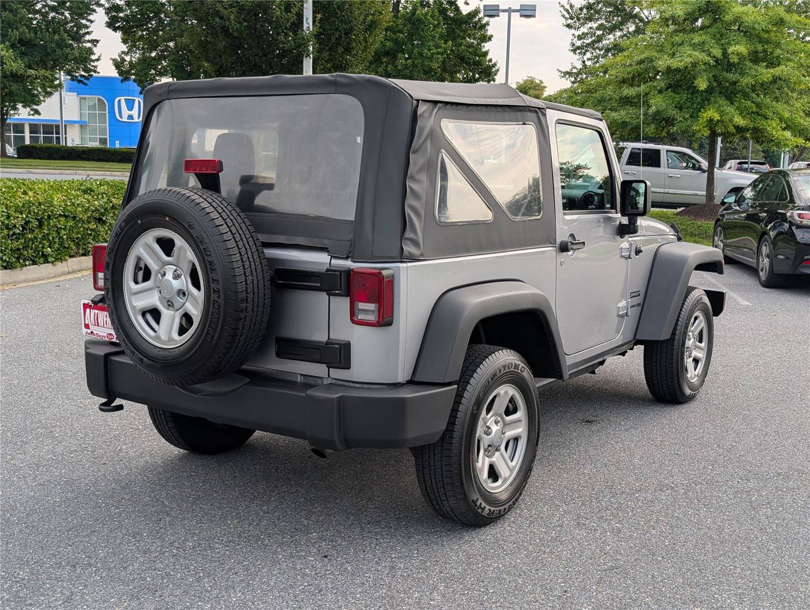 Used 2018 Jeep Wrangler Sport AWD/4WD image 3