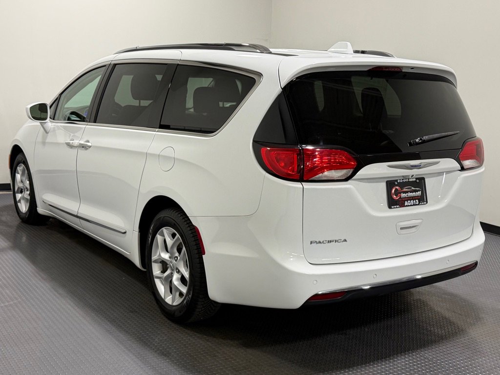 Used 2018 Chrysler Pacifica Touring-L w/ Tire & Wheel Group FWD image 5