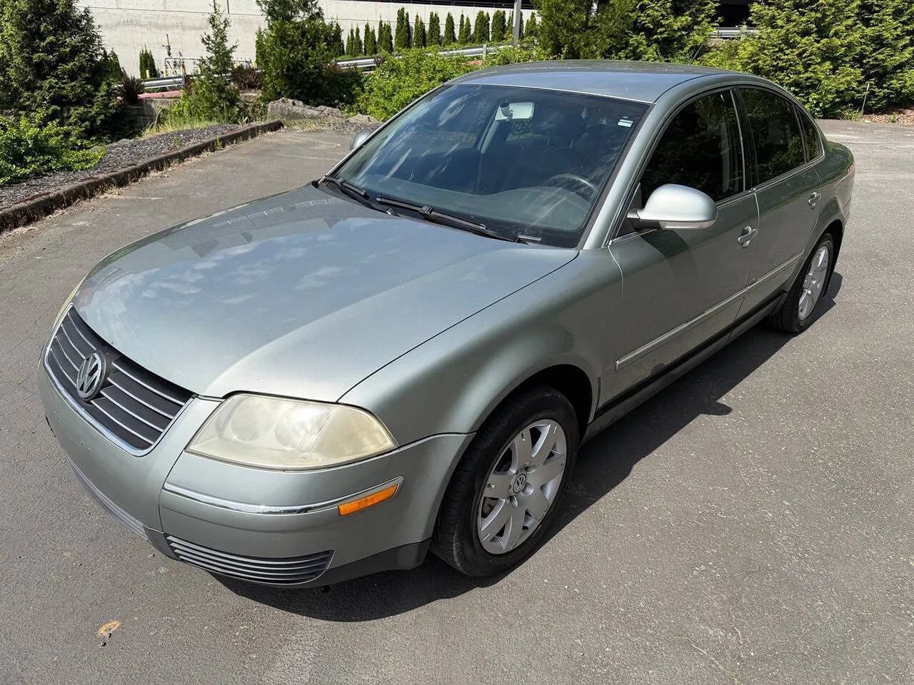 Used 2005 Volkswagen Passat GL FWD image 9
