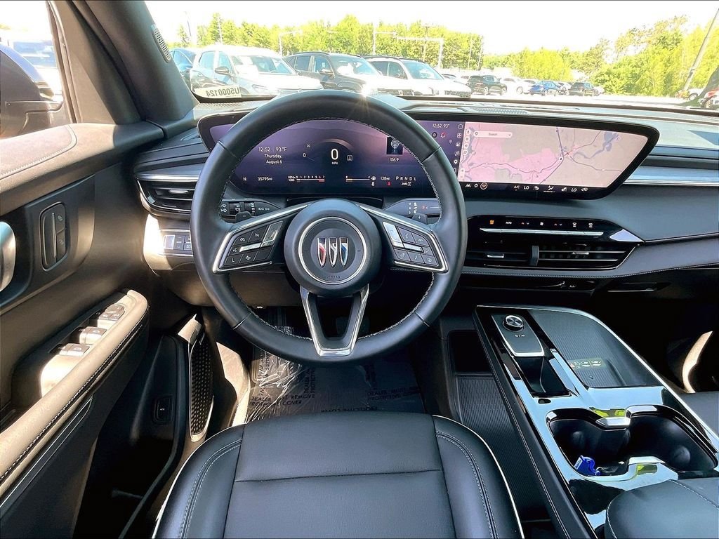 Used 2025 Buick Enclave Preferred AWD/4WD image 17