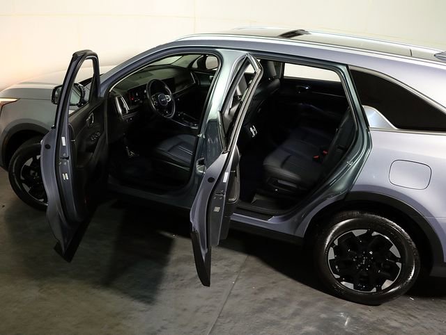 Used 2024 Kia Sorento S w/ Panoramic Sunroof Package image 5