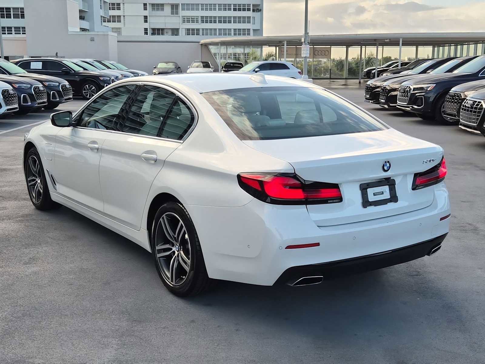 Used 2021 BMW 530e 530e w/ Premium Package image 4