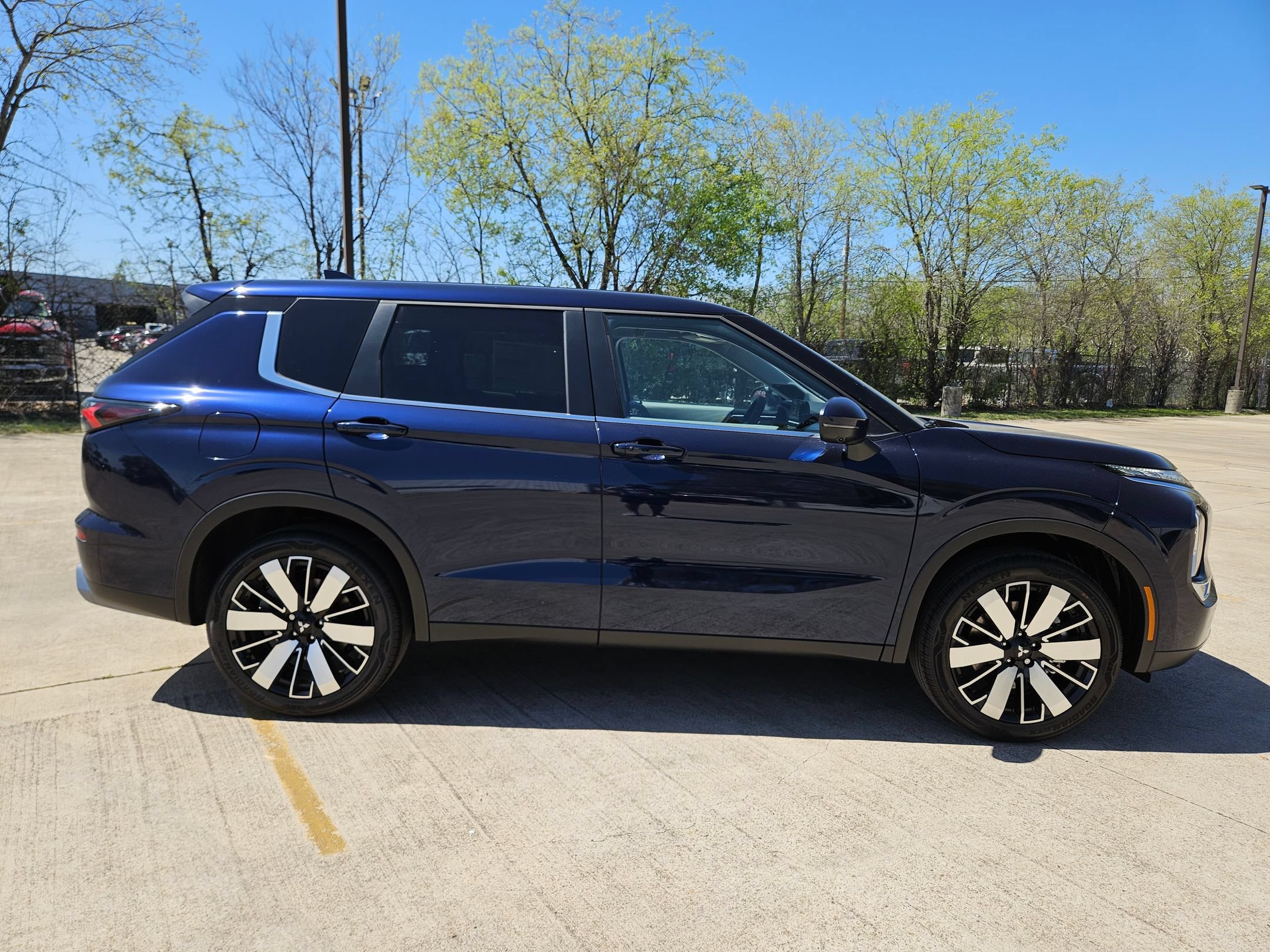 New 2026 Mitsubishi Outlander SE FWD image 6