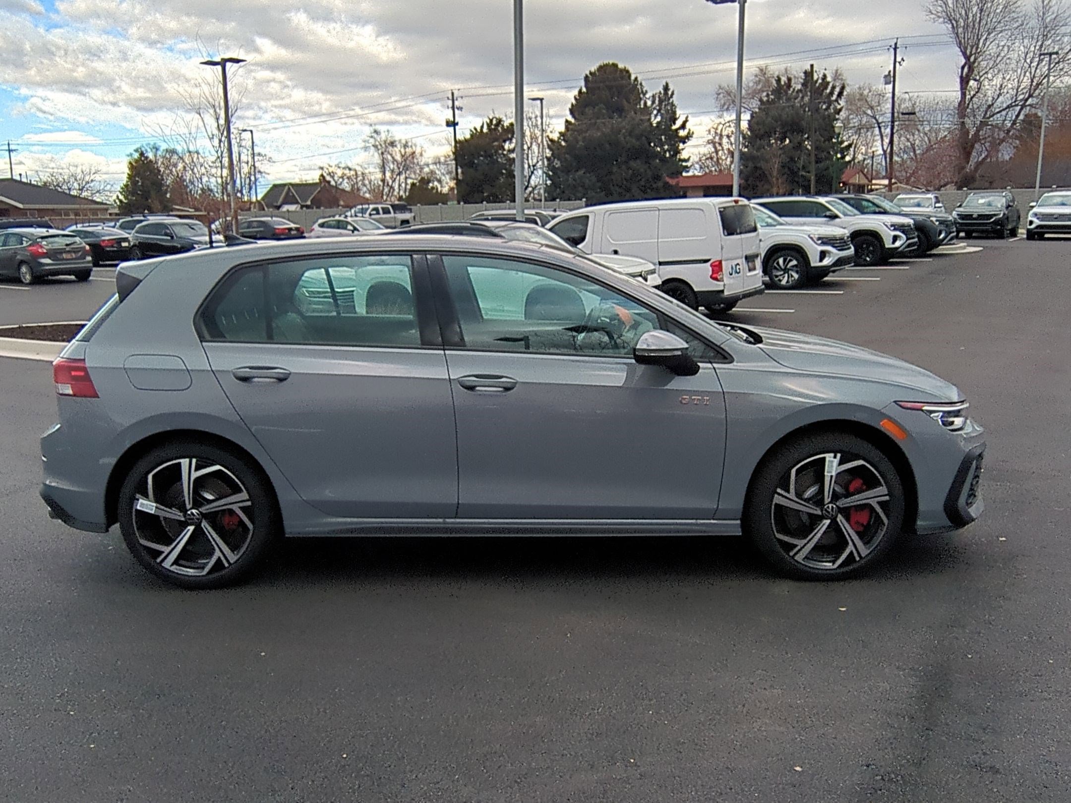 New 2026 Volkswagen GTI SE image 2