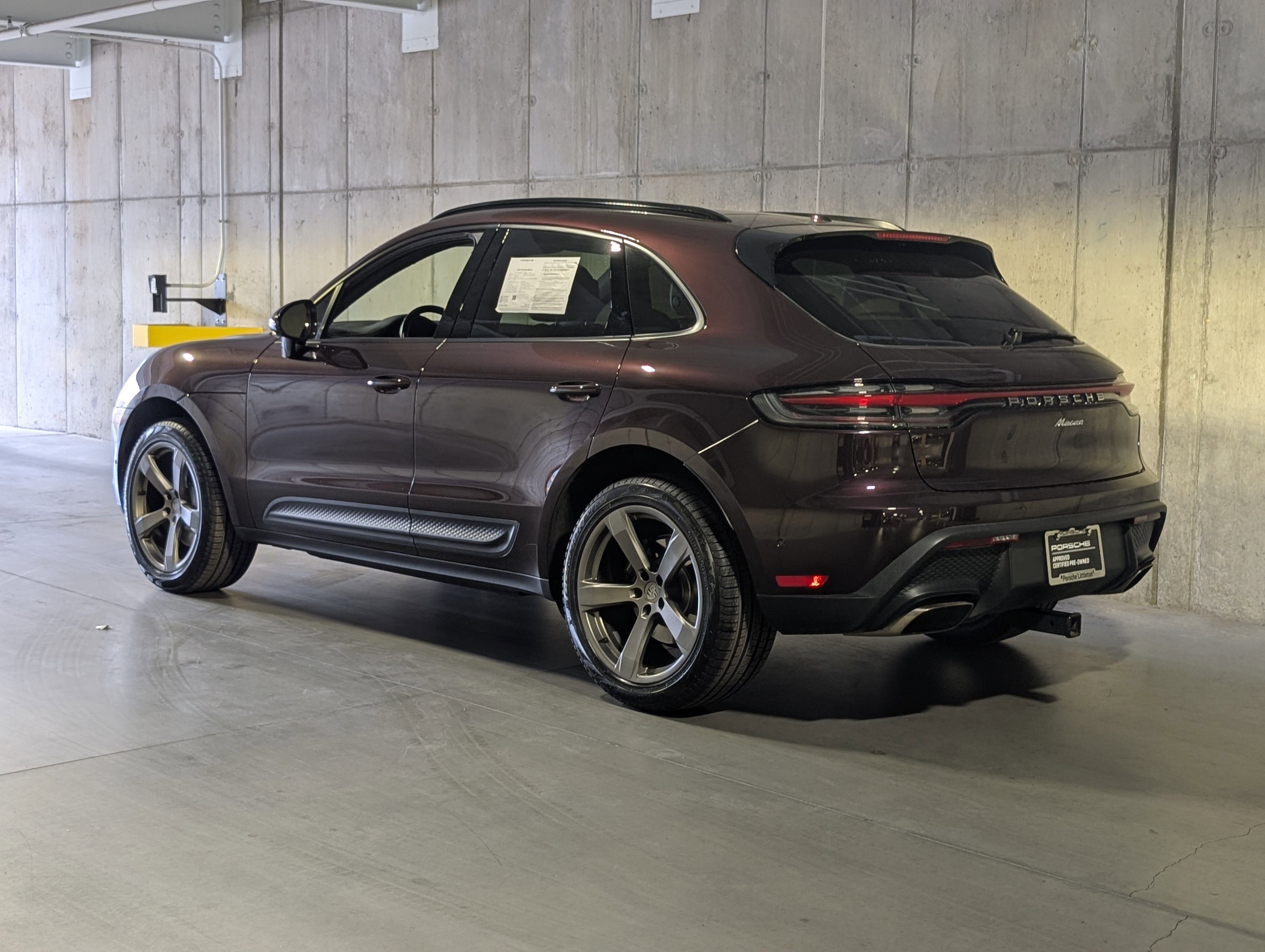 Certified 2023 Porsche Macan image 3