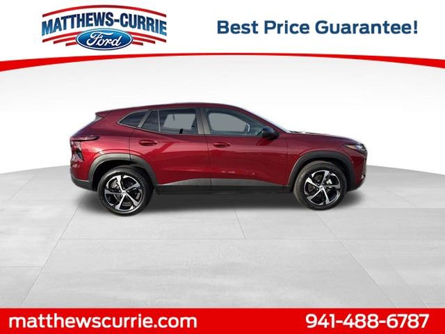 Used 2025 Chevrolet Trax RS w/ Sunroof Package image 3