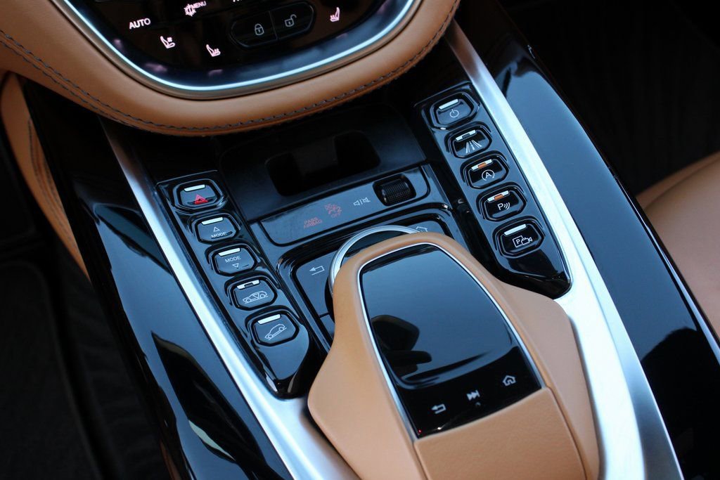 Used 2021 Aston Martin DBX image 15