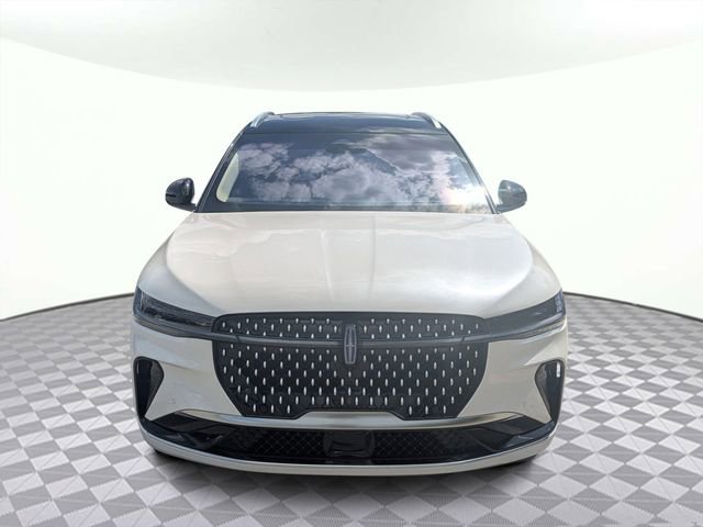 Used 2025 Lincoln Nautilus Reserve image 8