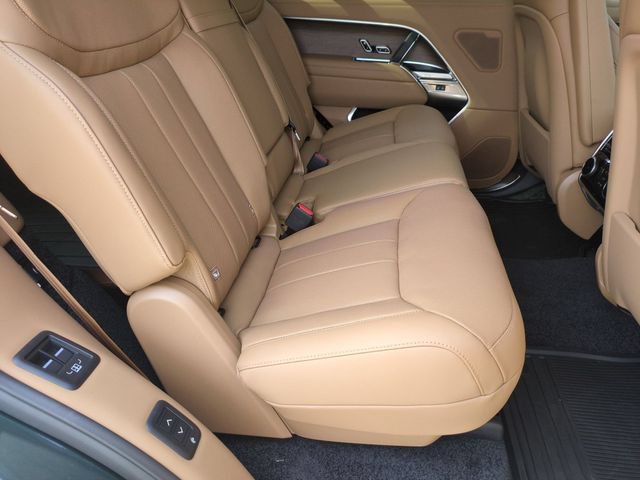 New 2026 Land Rover Range Rover Long Wheelbase SE AWD/4WD image 17