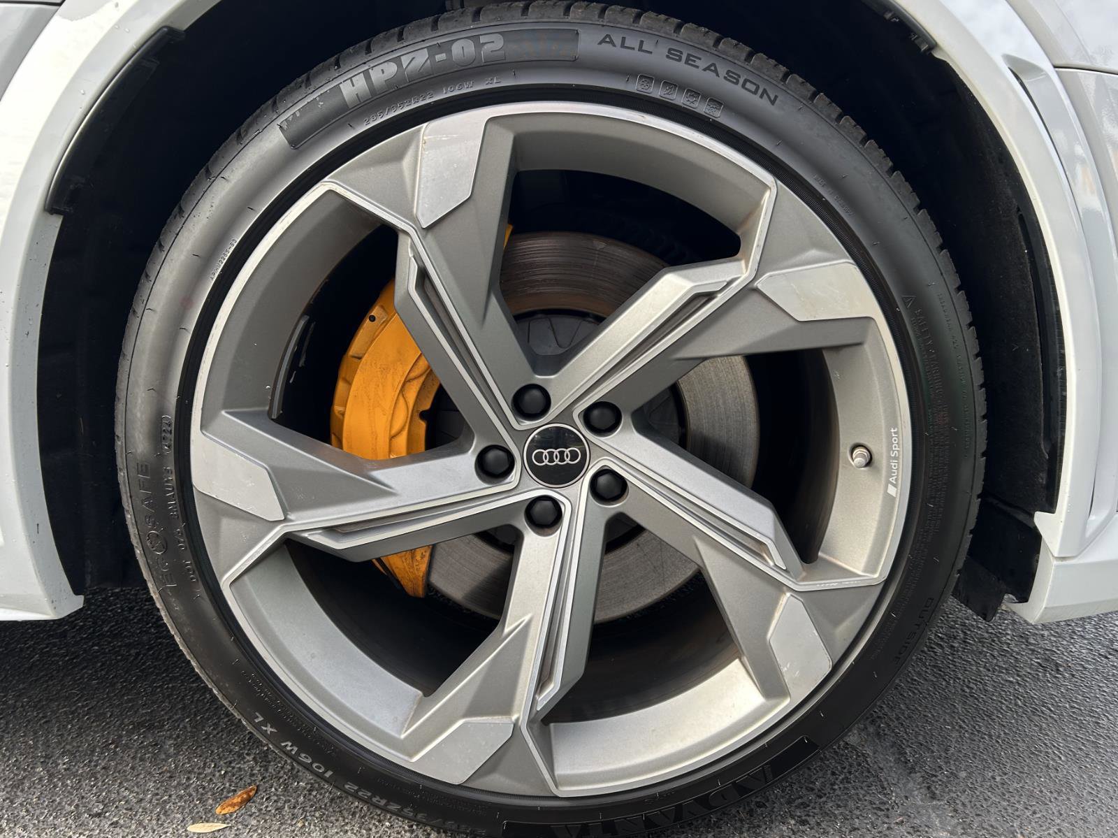 Used 2023 Audi e-tron S Prestige w/ Prestige Package image 13