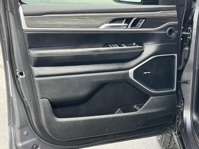 Used 2022 Jeep Wagoneer Series III w/ Flexible Seating Group AWD/4WD image 31