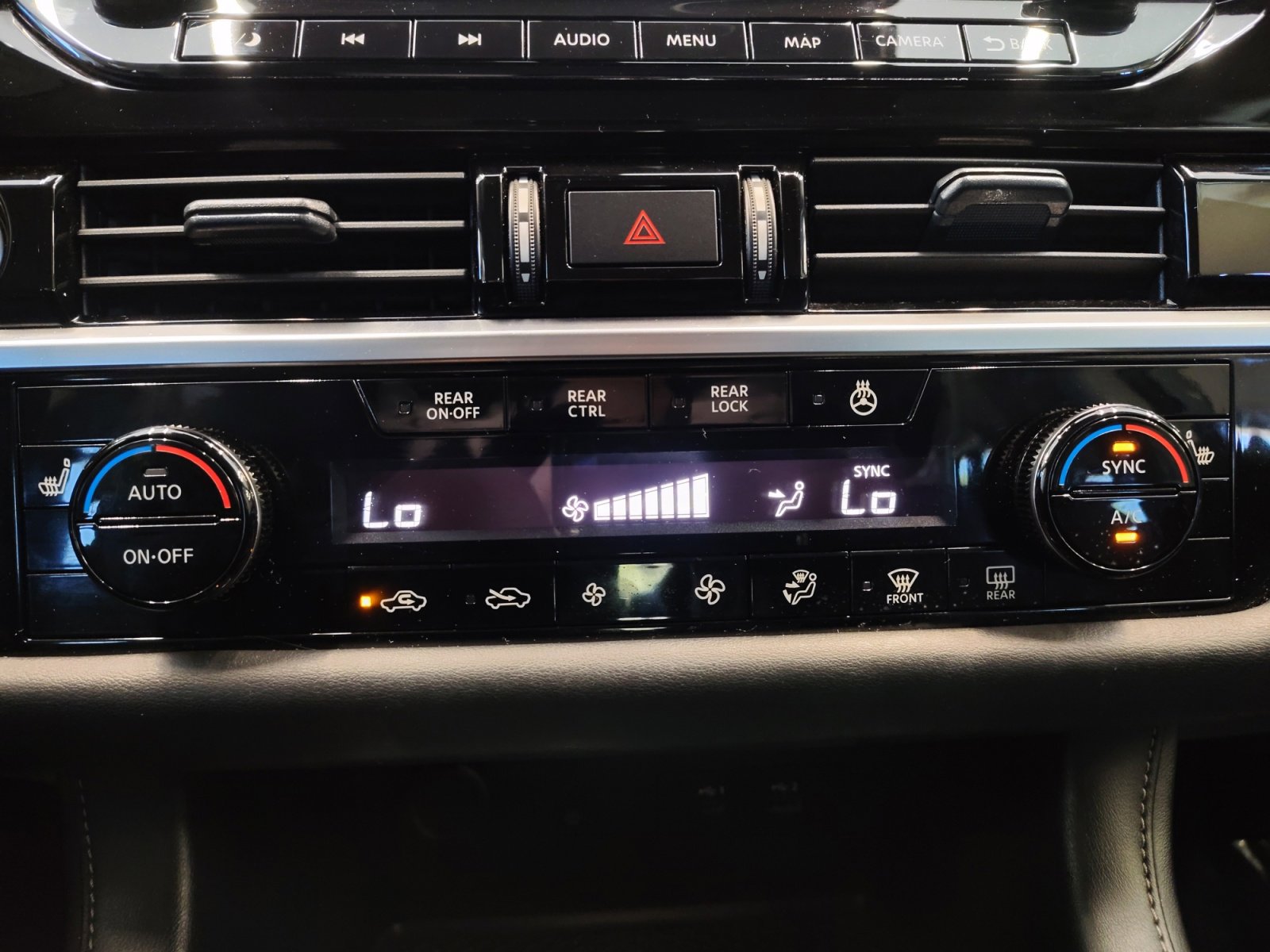 Used 2024 Nissan Pathfinder SL w/ SL Premium Package AWD/4WD image 23