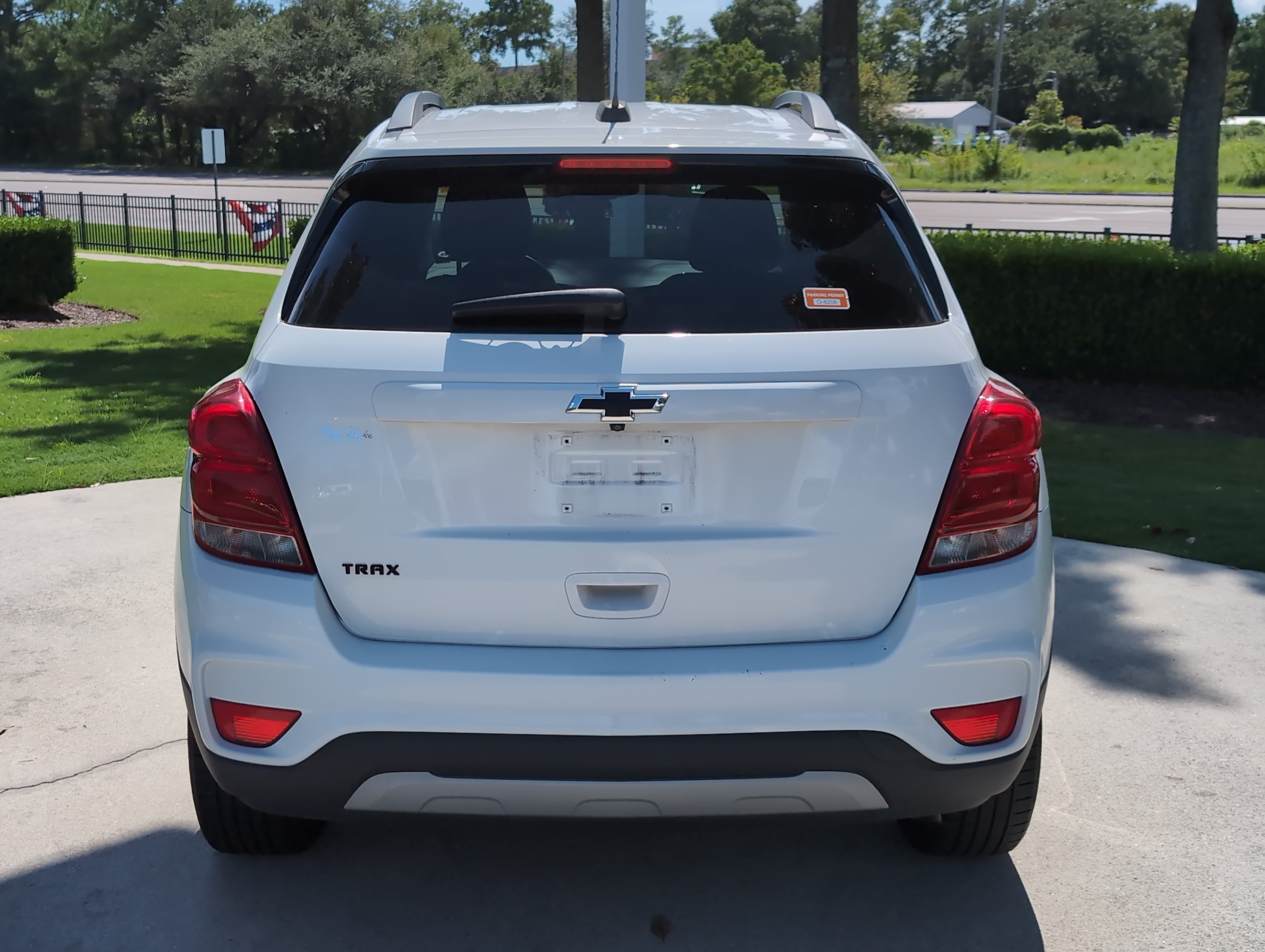 Used 2018 Chevrolet Trax LT w/ Sun & Sound Package FWD image 9