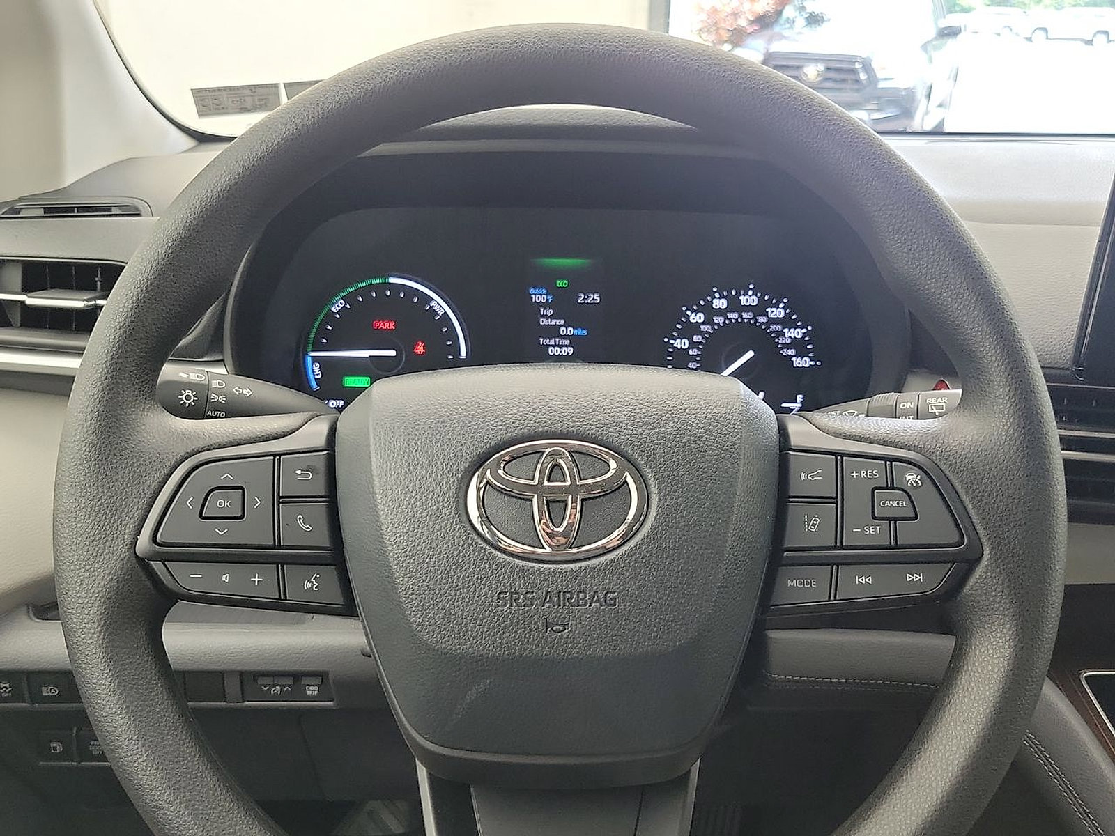 Used 2024 Toyota Sienna LE FWD image 17
