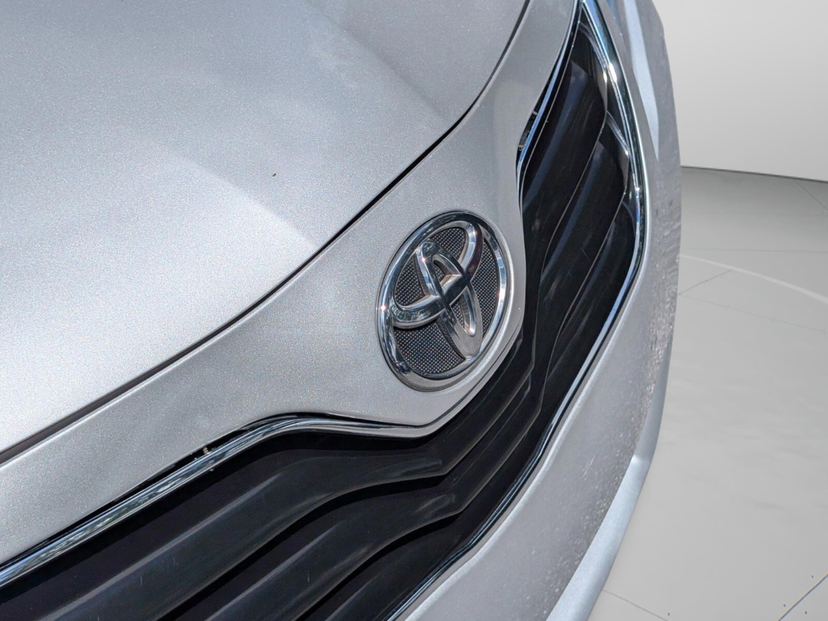 Used 2010 Toyota Camry LE FWD image 22