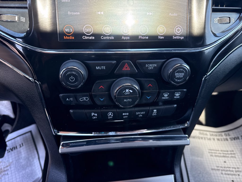 Used 2022 Jeep Grand Cherokee Limited AWD/4WD image 29