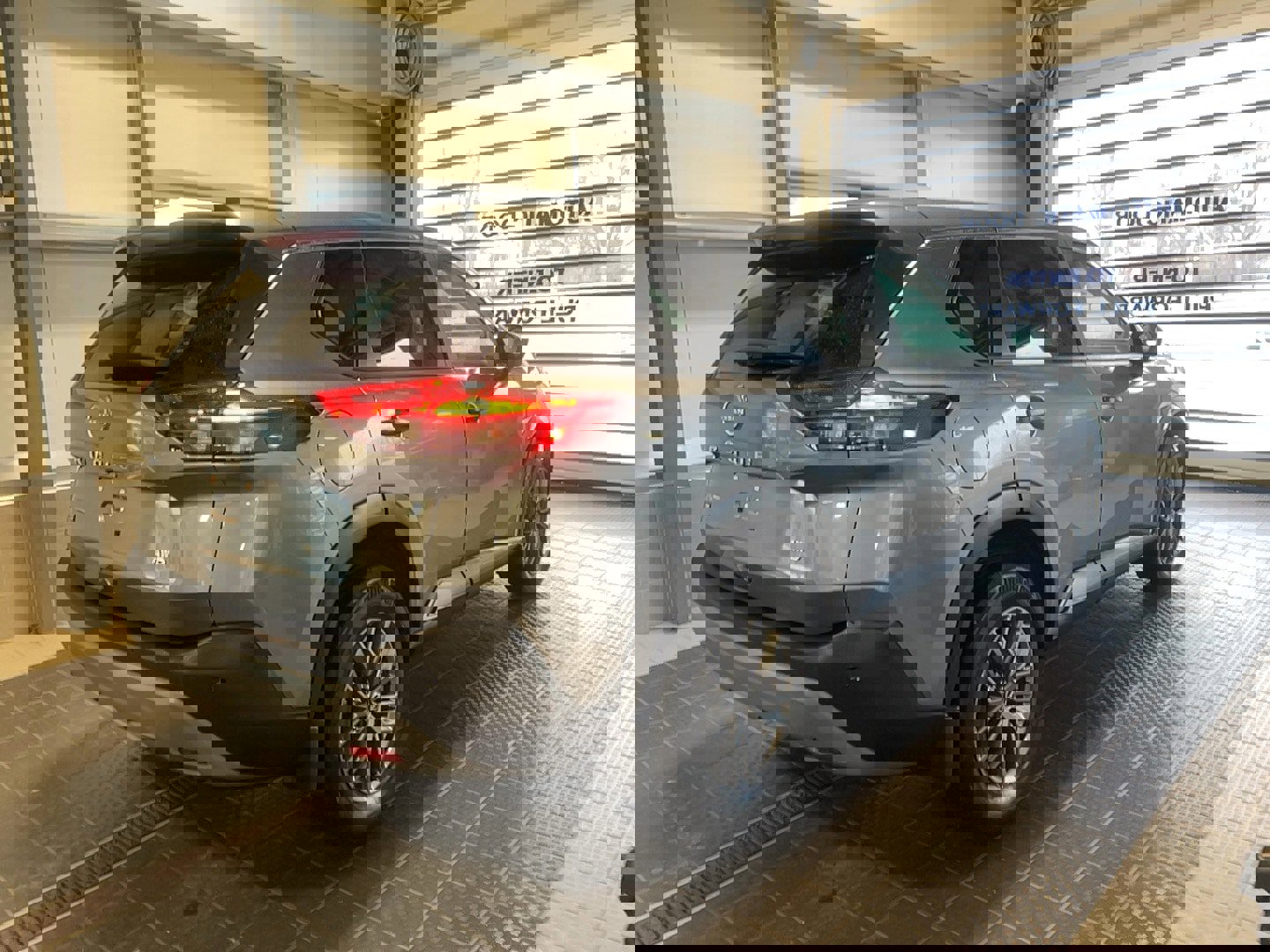 Used 2023 Nissan Rogue S image 14