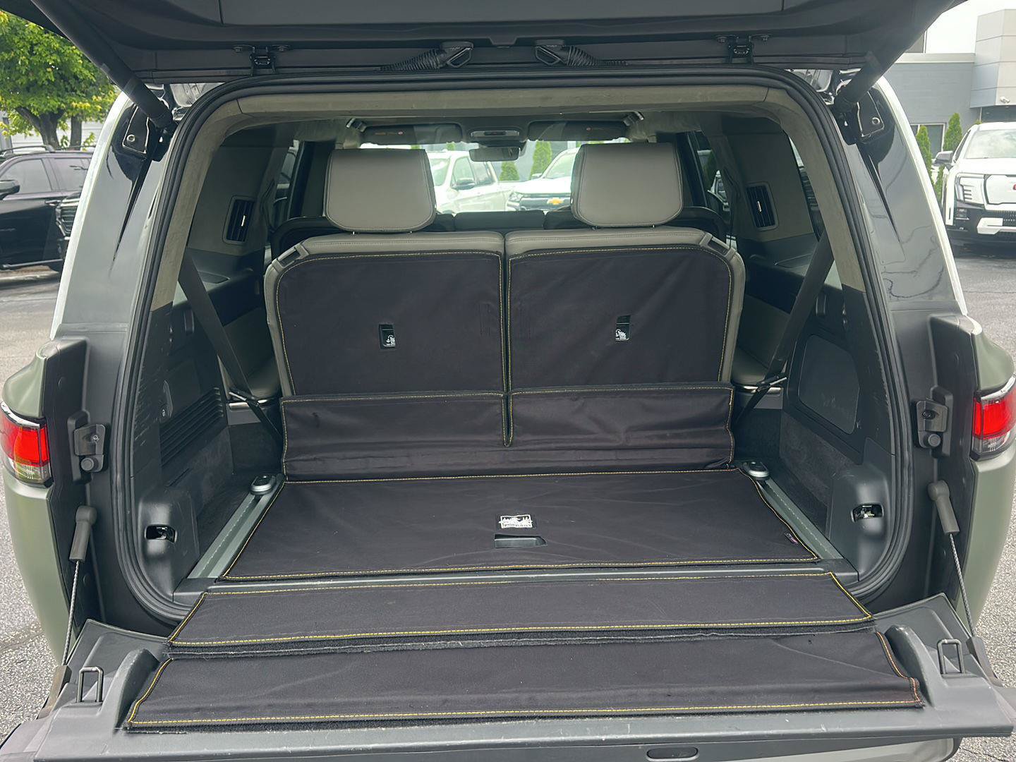 Used 2022 Rivian R1S Launch Edition AWD/4WD image 23