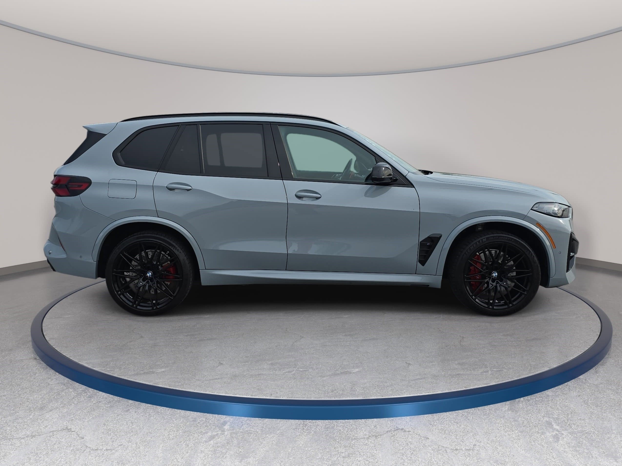 Used 2024 BMW X5 M Competition w/ Executive Package image 4