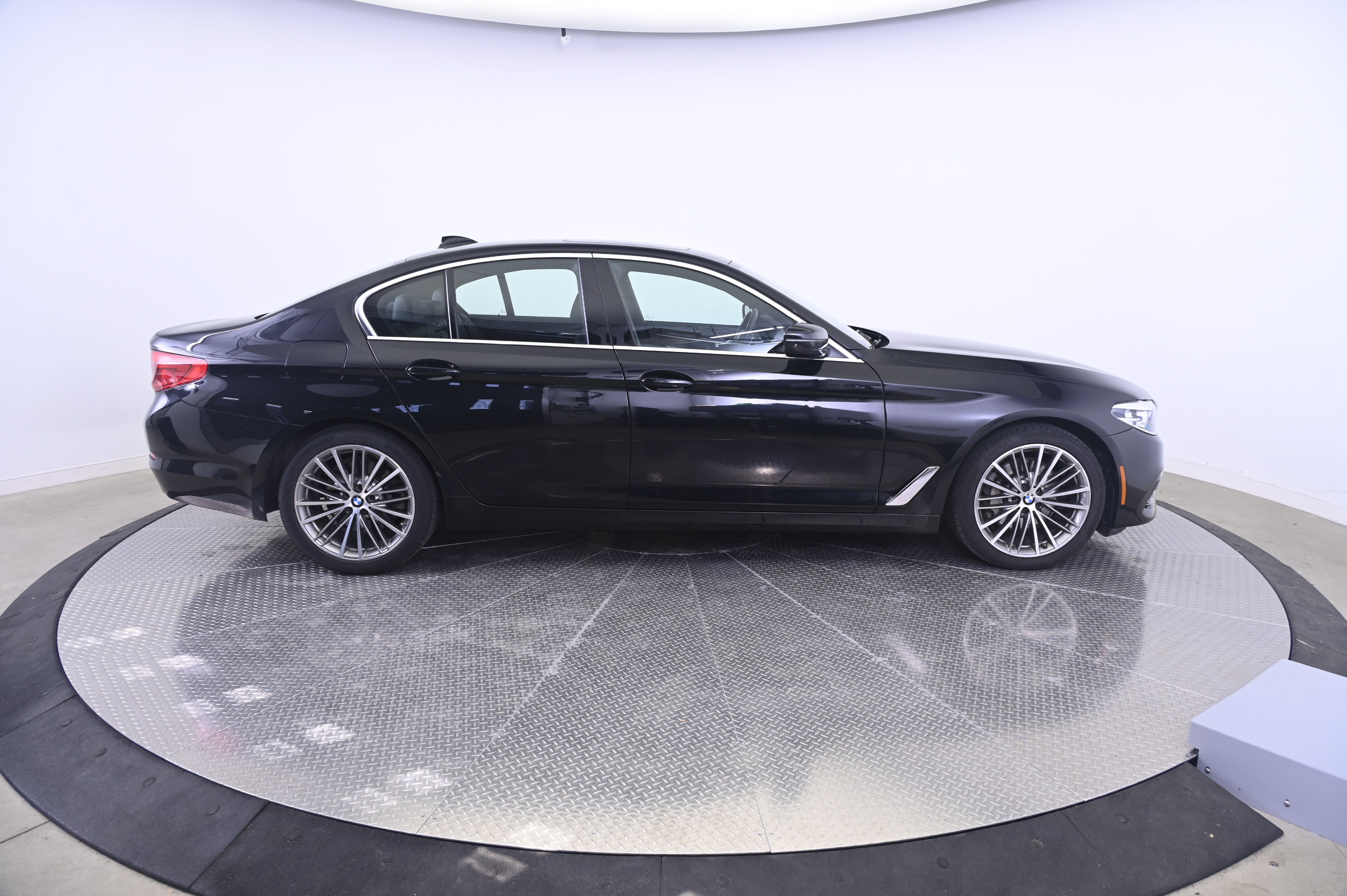 Used 2019 BMW 540i xDrive AWD/4WD image 8
