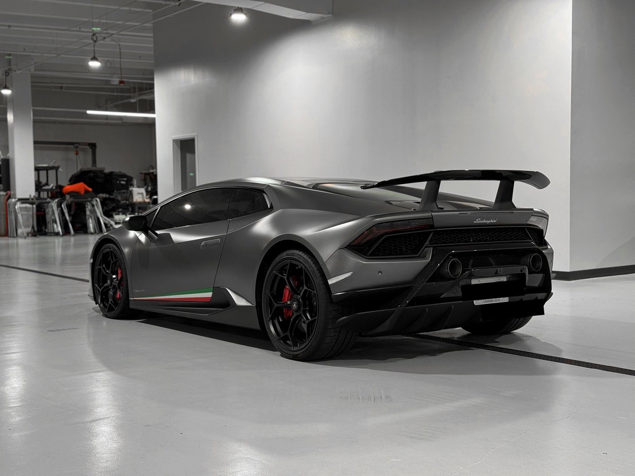 Used 2018 Lamborghini Huracan Performante image 3