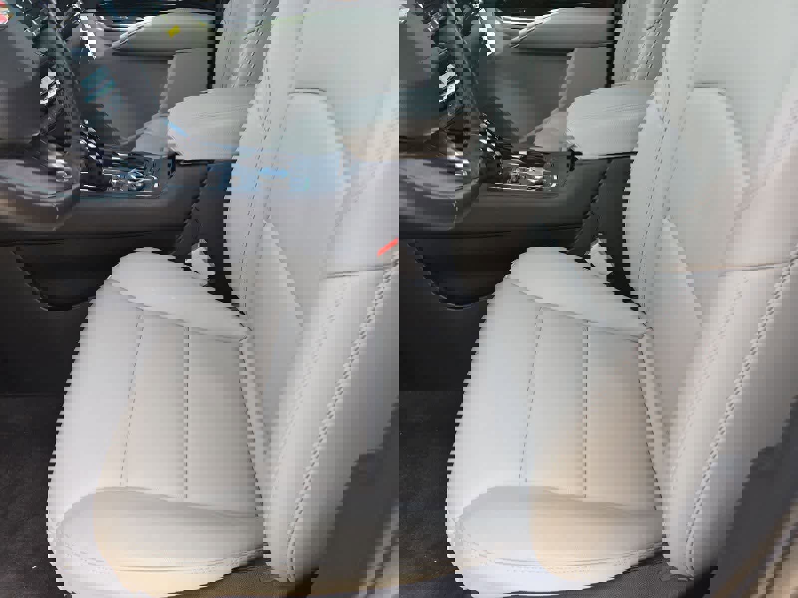 Used 2022 Cadillac XT4 Premium Luxury w/ Enhanced Visibility Package image 13