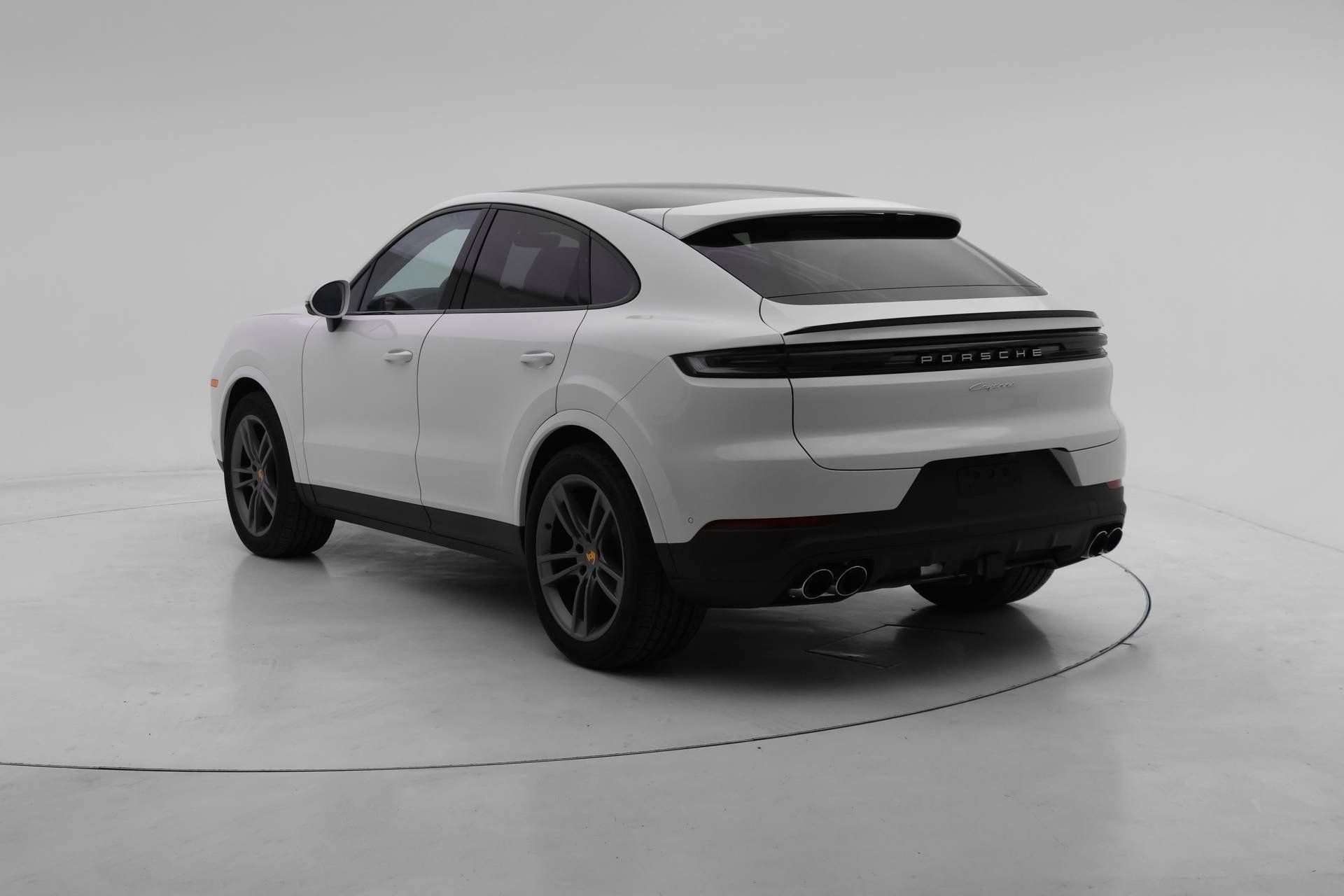 Used 2024 Porsche Cayenne Coupe image 3