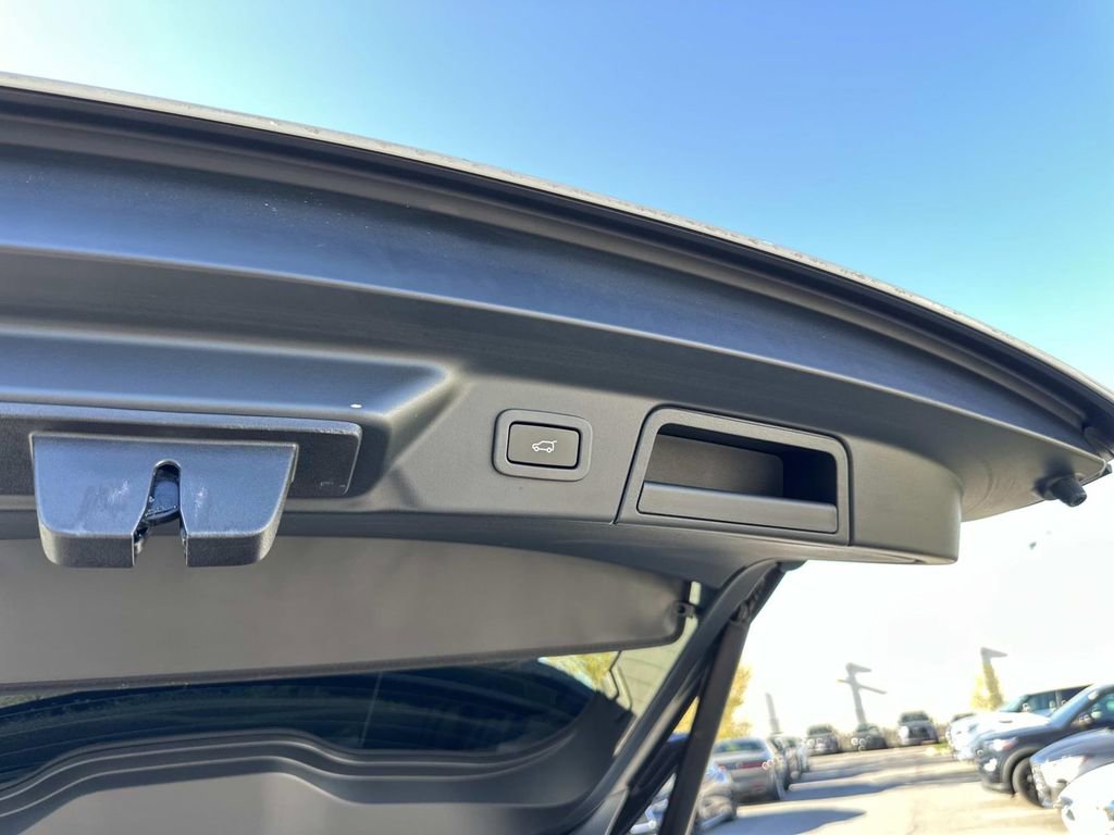 Used 2018 Land Rover Range Rover Velar R-Dynamic HSE AWD/4WD image 37