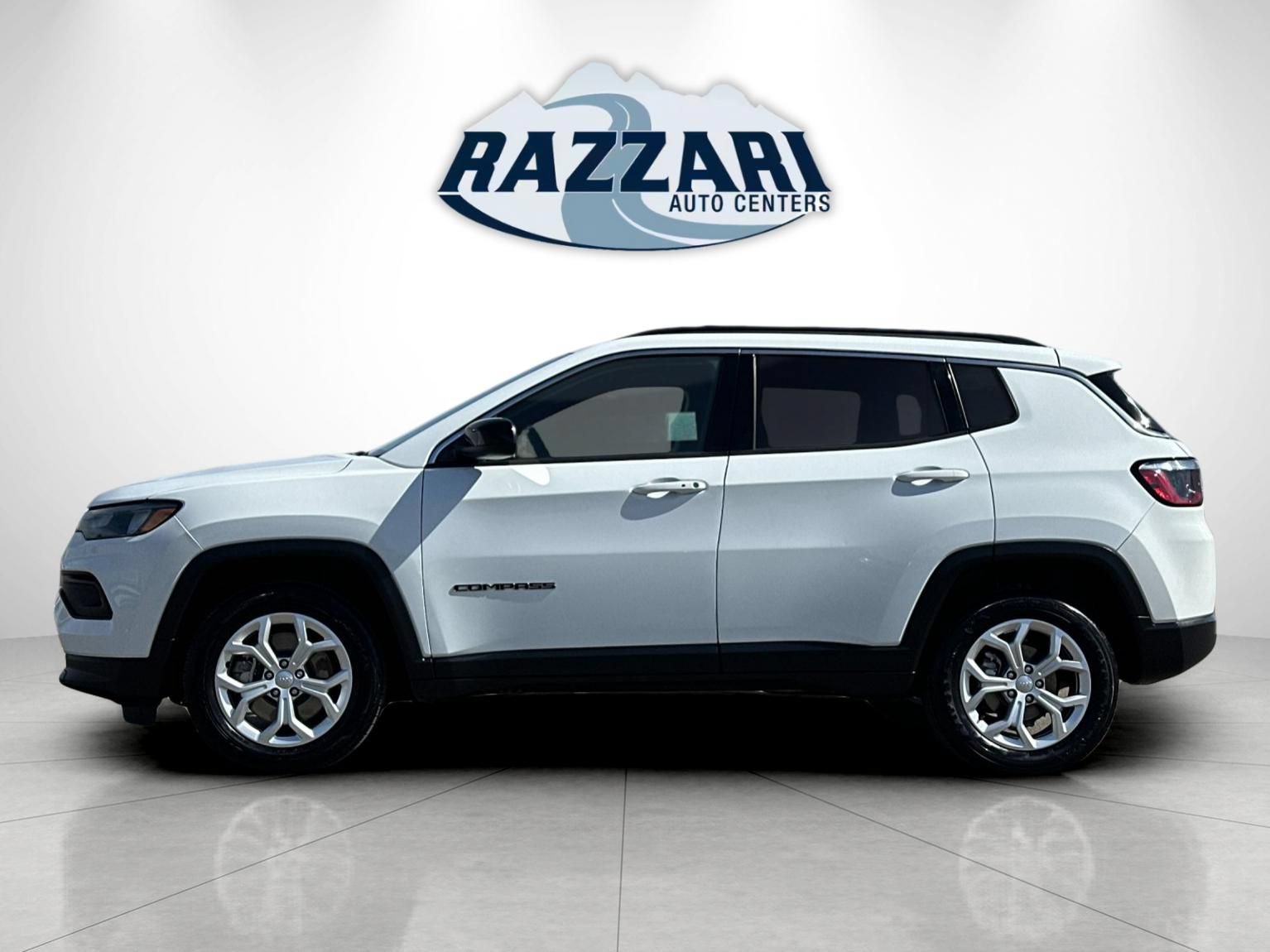 Used 2024 Jeep Compass Latitude AWD/4WD image 6