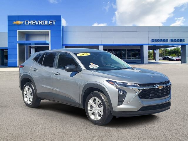 Certified 2025 Chevrolet Trax LS w/ Driver Confidence Package
