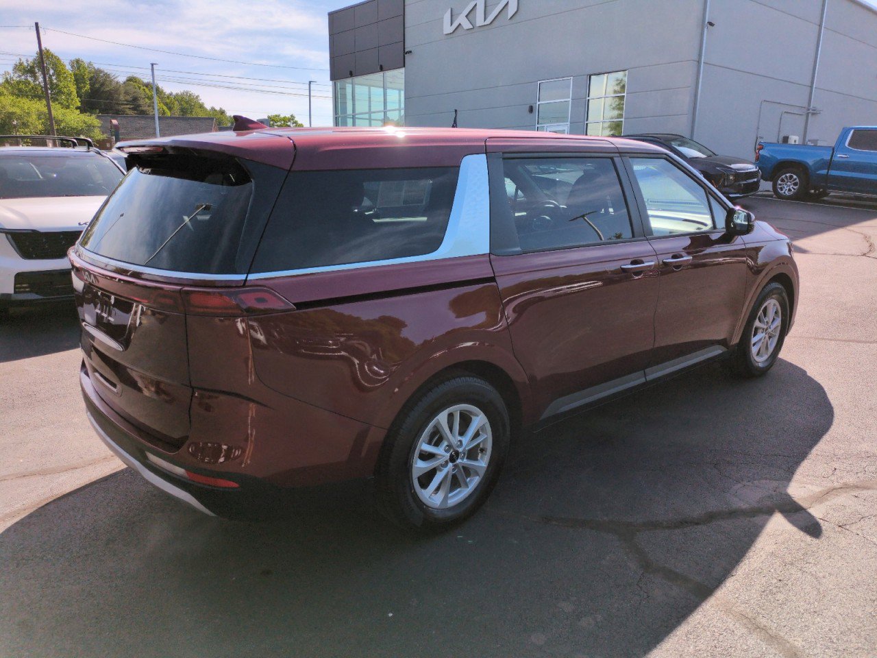 Used 2023 Kia Carnival LX FWD image 7