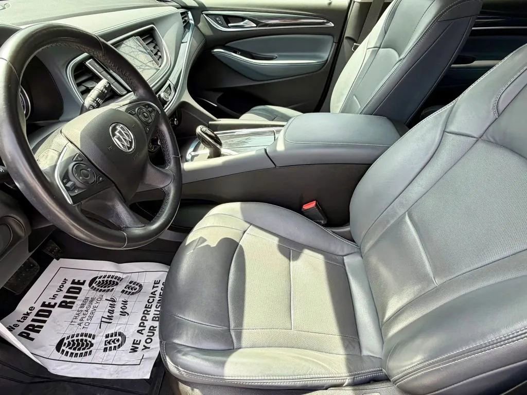 Used 2018 Buick Enclave Essence AWD/4WD image 10