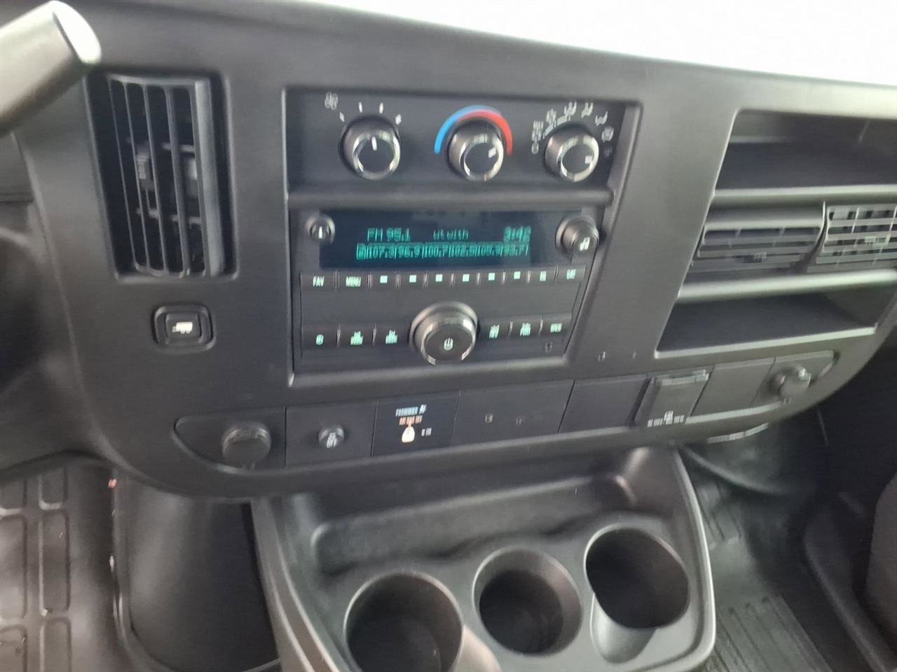 Used 2015 GMC Savana 2500 RWD image 26