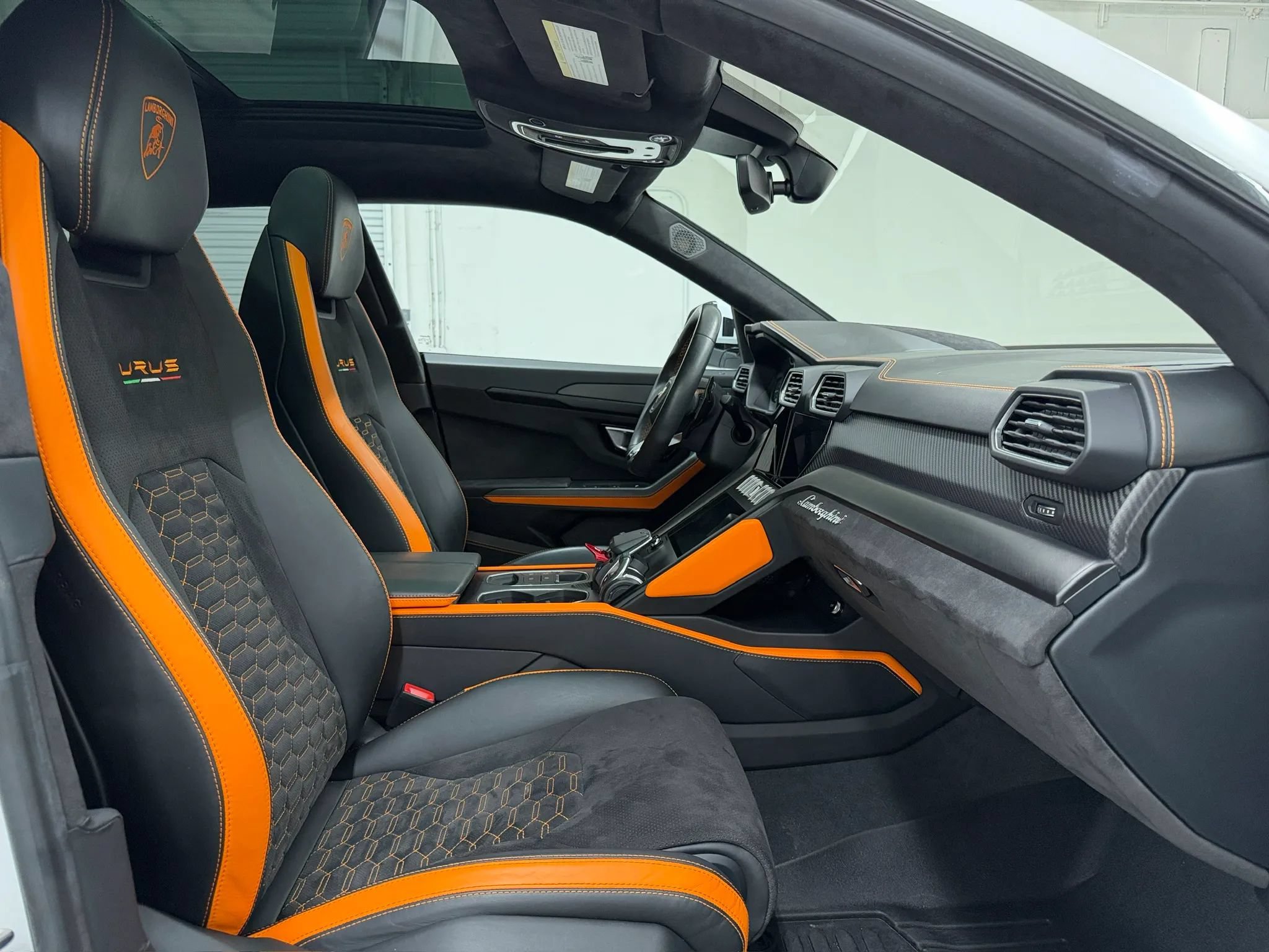 Used 2022 Lamborghini Urus AWD/4WD image 60