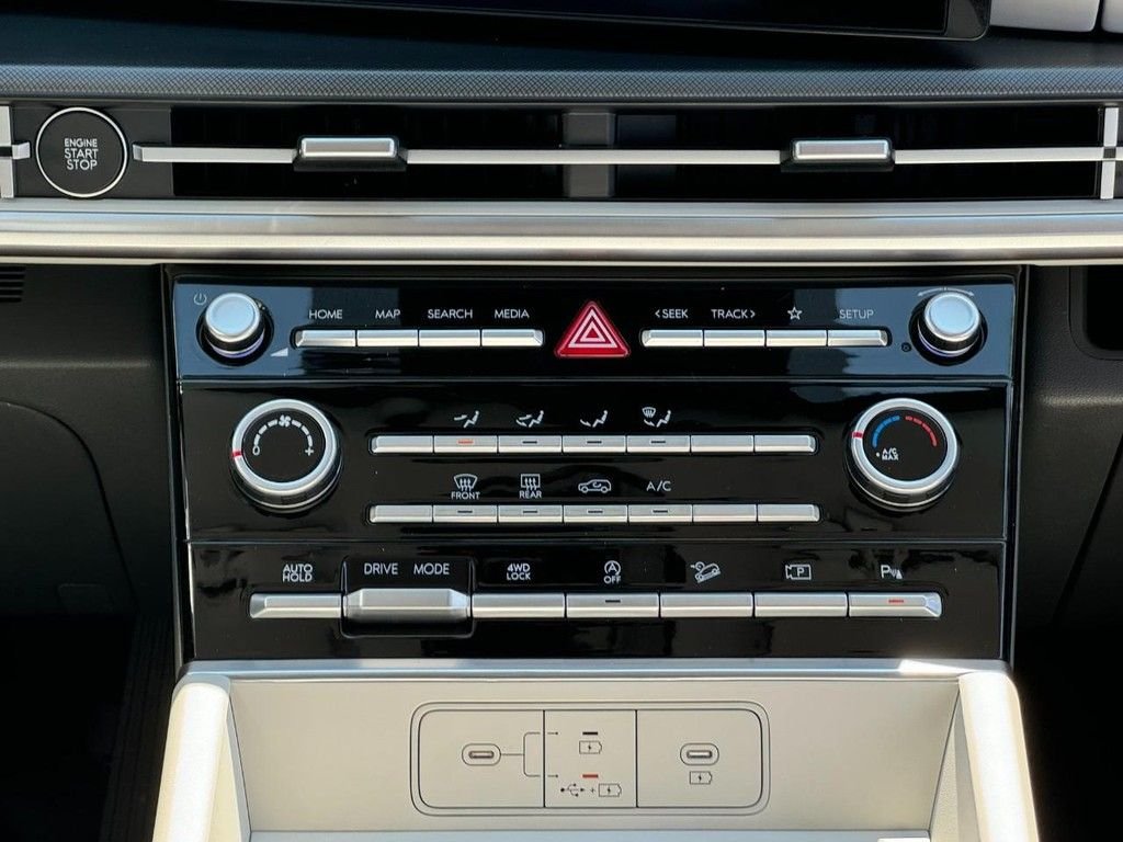 Certified 2025 Hyundai Santa Fe SE AWD/4WD image 10
