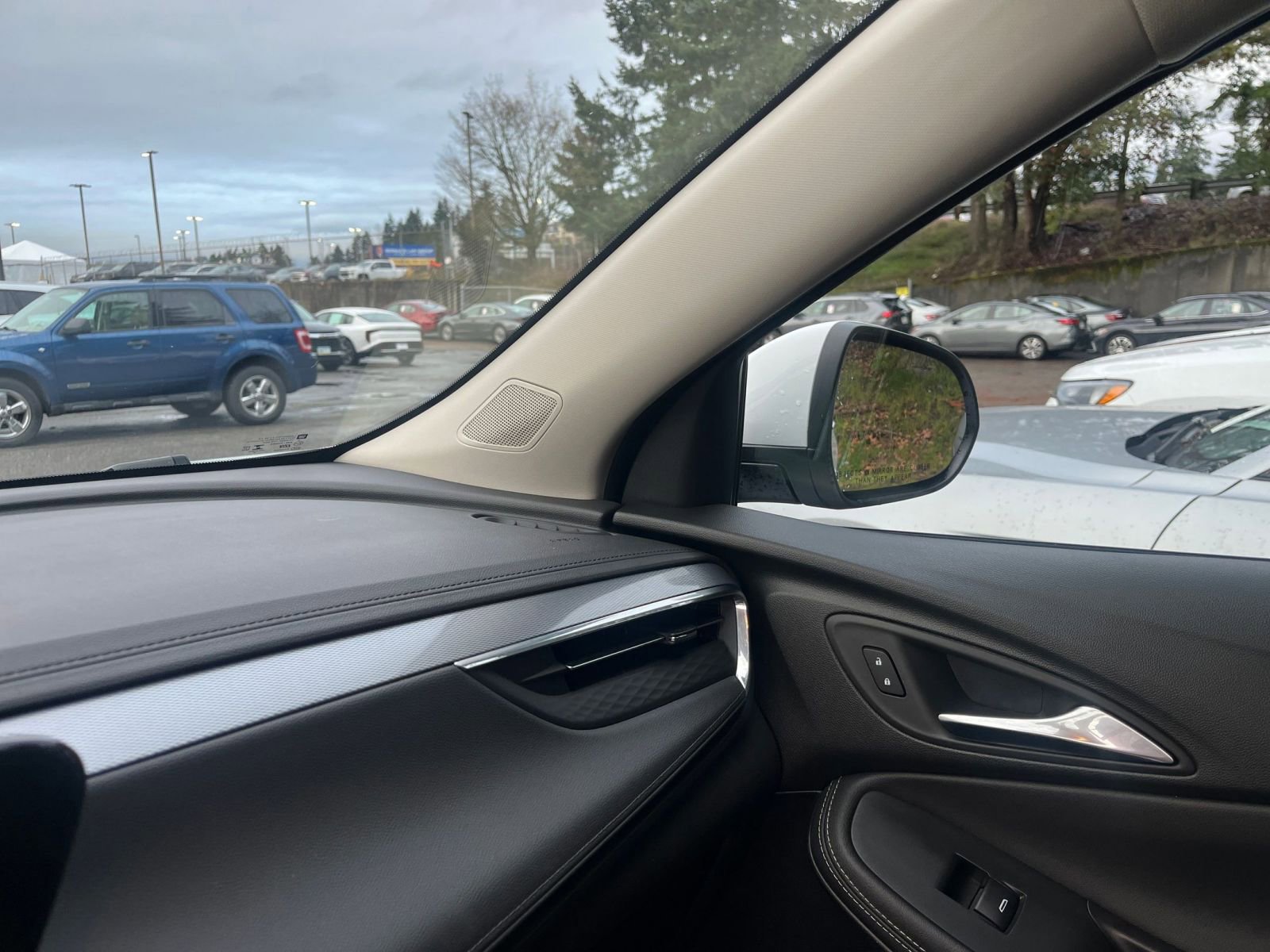 Used 2025 Buick Encore GX Preferred image 36