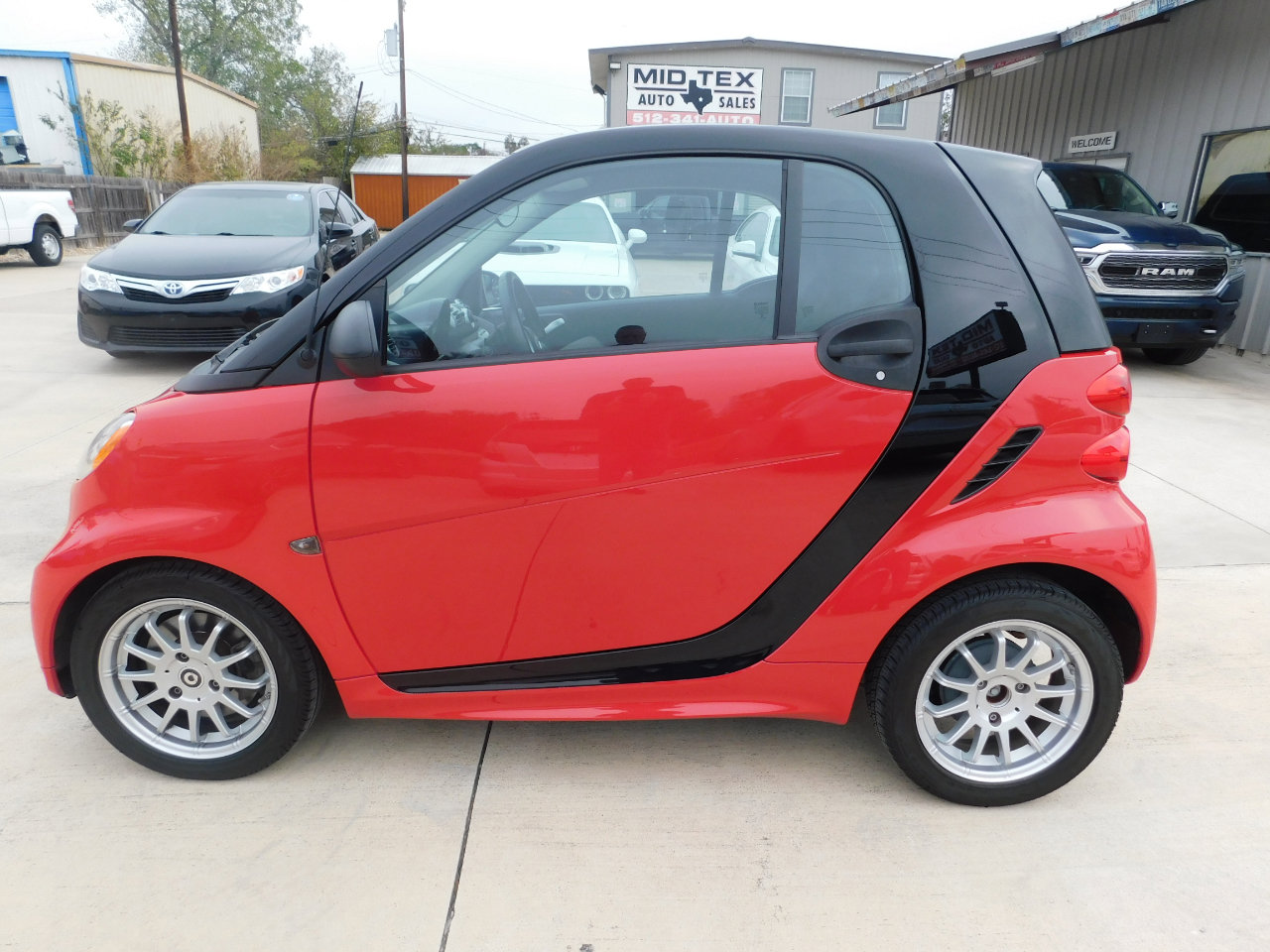 Used 2014 smart fortwo pure image 4