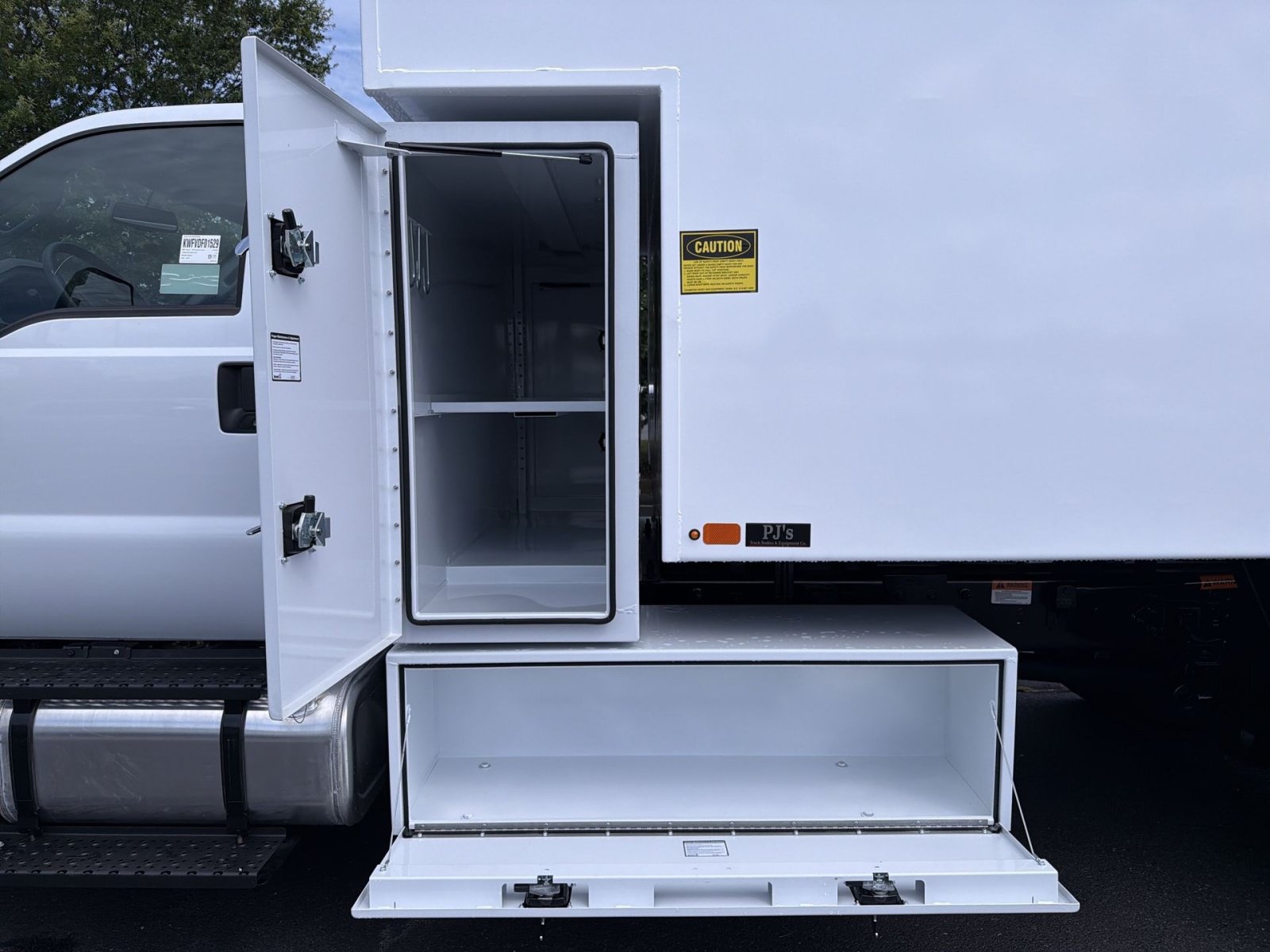 New 2027 Ford F750 2WD Regular Cab Super Duty image 29