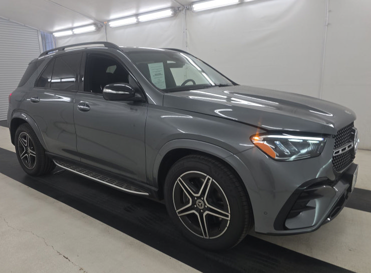 Used 2025 Mercedes-Benz GLE 450e 4MATIC w/ AMG Line Exterior image 1