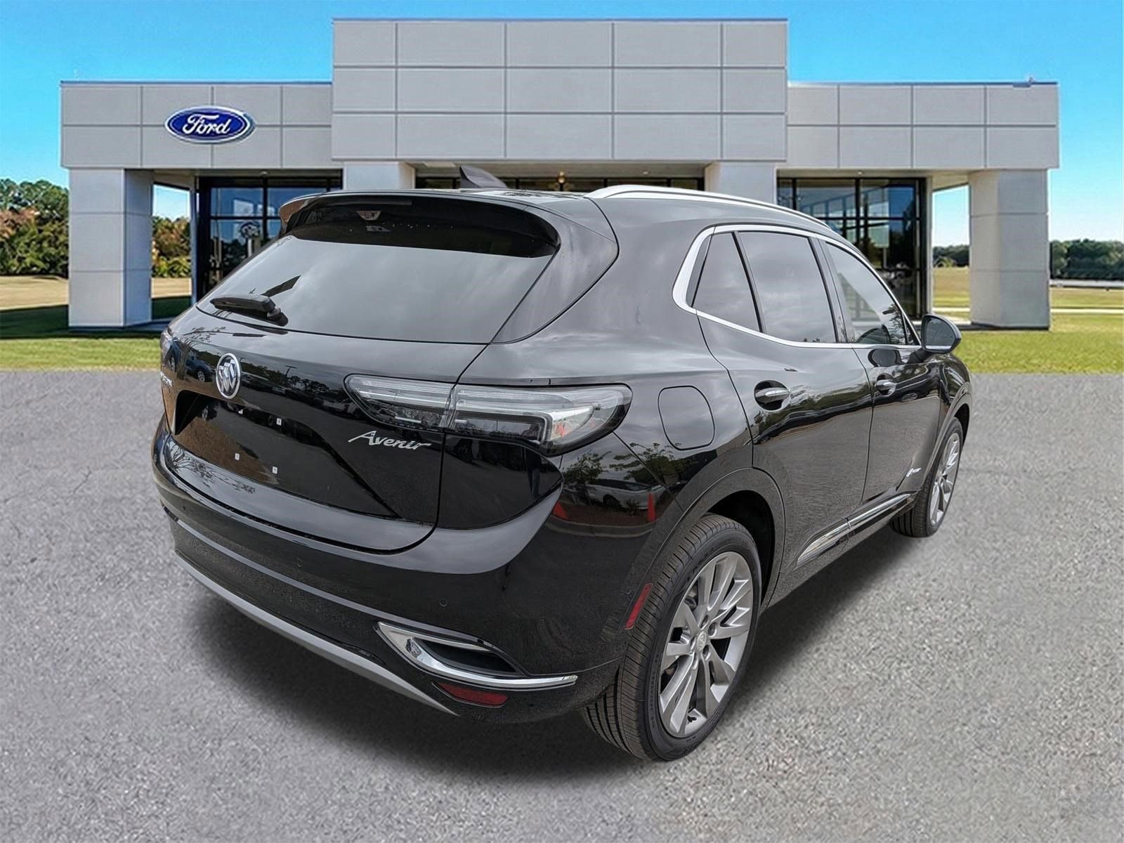 Used 2021 Buick Envision Avenir w/ Technology Package II image 2