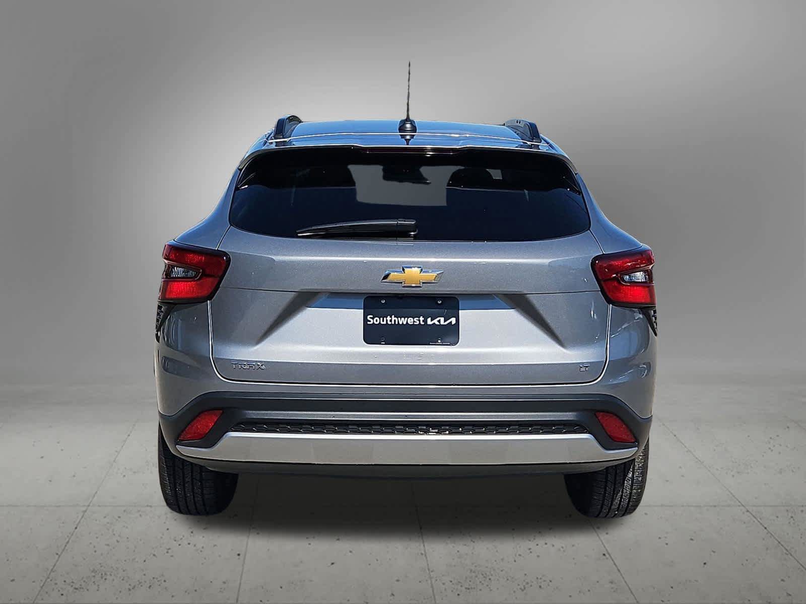 Used 2025 Chevrolet Trax LT FWD image 5