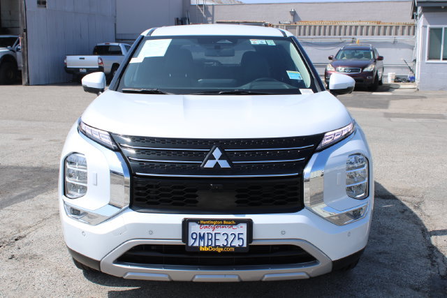 Used 2024 Mitsubishi Outlander SE AWD/4WD image 2