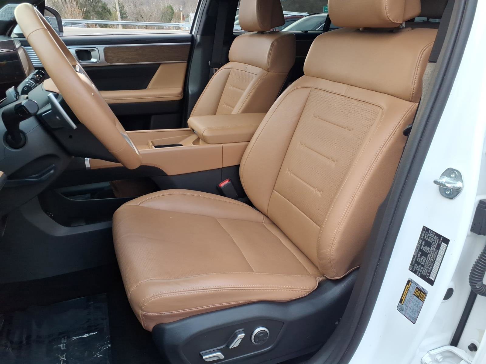 Used 2025 Hyundai Santa Fe Limited image 7