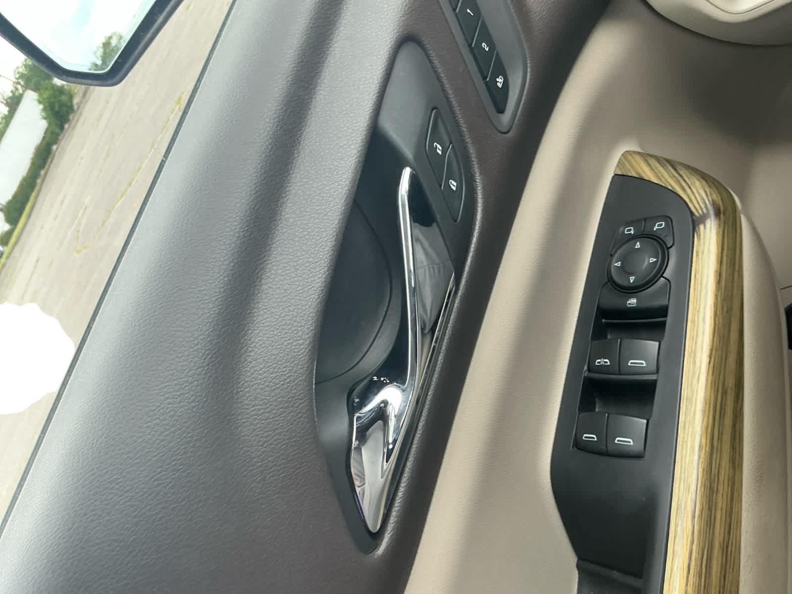 Used 2018 GMC Acadia Denali w/ Technology Package AWD/4WD image 17